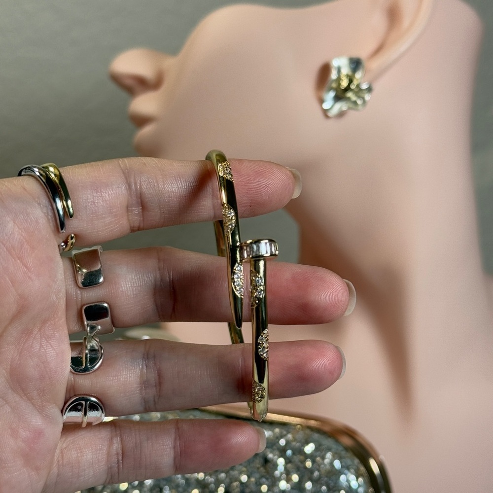 ⚜️ Luxury 18K Gold Plated Elegant Bangle Bracelet - Picture 4 of 6